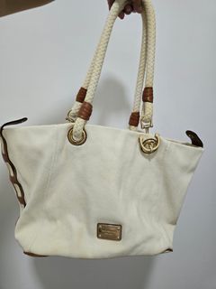 (Category: ) located in . Submitted by Pre_loved_ (Listing ID 1321431166, Image 1). Description: .