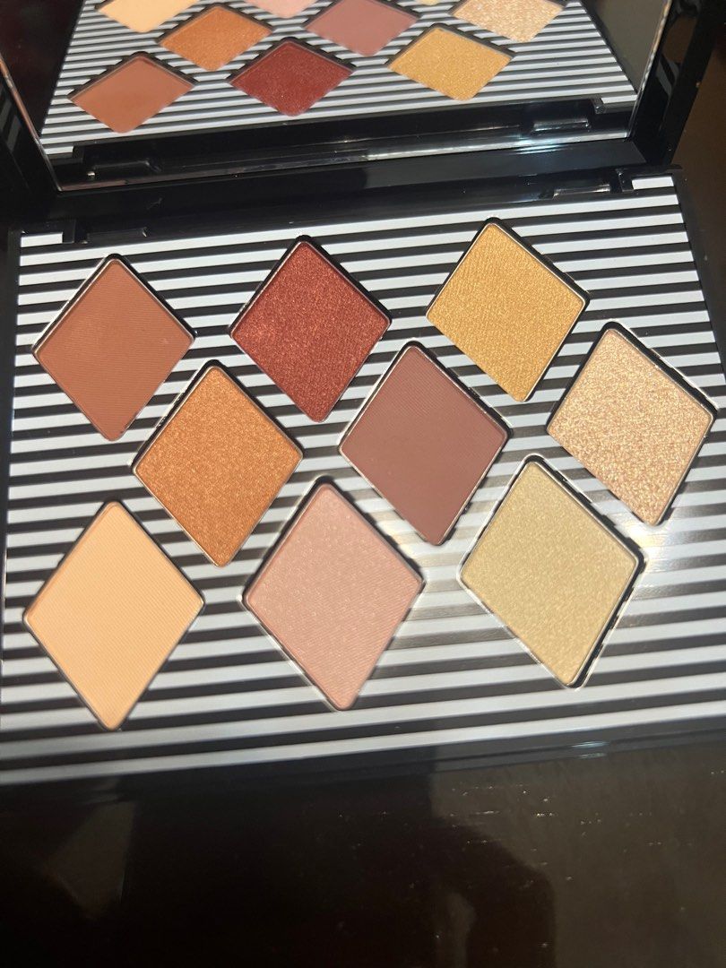 Bobbi Brown Eye Make up / Eye Shadow Palette (Category: Makeup) located in Las Pinas. Submitted by sofiaadeline (Listing ID 1321323784, Image 2). Description: Brandnew with box.