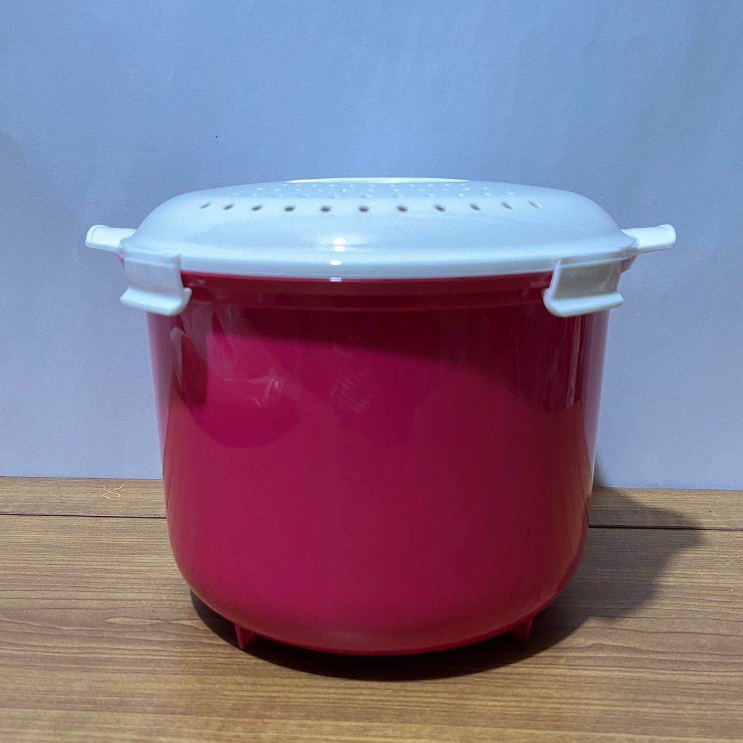 BOLD BERRY MICROWAVEABLE RICE COOKER (Category: Cookware & Accessories) located in Quezon City. Submitted by xtian.store (Listing ID 1321409380, Image 3). Description: BRAND NEW AND ORIGINAL.