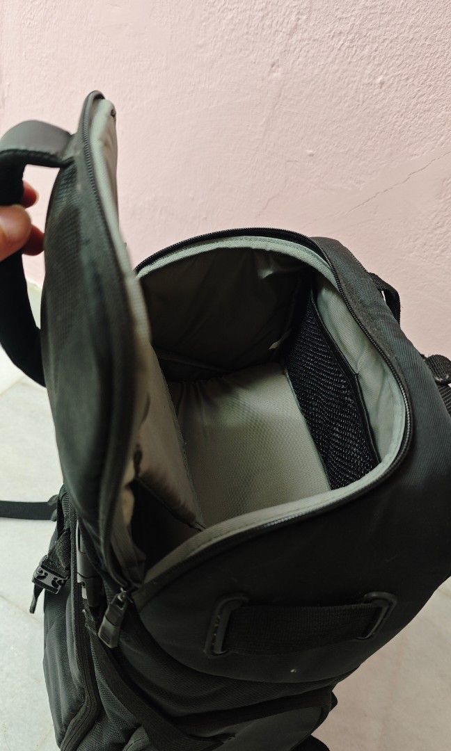 Camera backpack (Category: Camera Bags & Carriers) located in Kuala Lumpur. Submitted by mlkwan23 (Listing ID 1321311353, Image 2). Description: camera backpack to bring camera and lens. compact bag and comfortable to bring around..