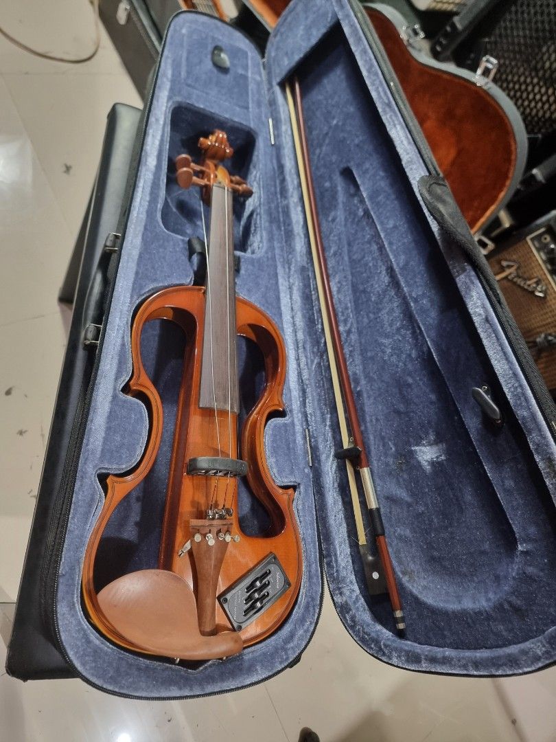 Carlo robelli electric violin (Category: Musical Instruments) located in Binan City. Submitted by jamrock.music (Listing ID 1321315072, Image 1). Description: good working condition 2ndhand used from japan.