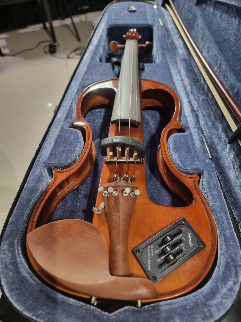 Carlo robelli electric violin (Category: Musical Instruments) located in Binan City. Submitted by jamrock.music (Listing ID 1321315072, Image 3). Description: good working condition 2ndhand used from japan.