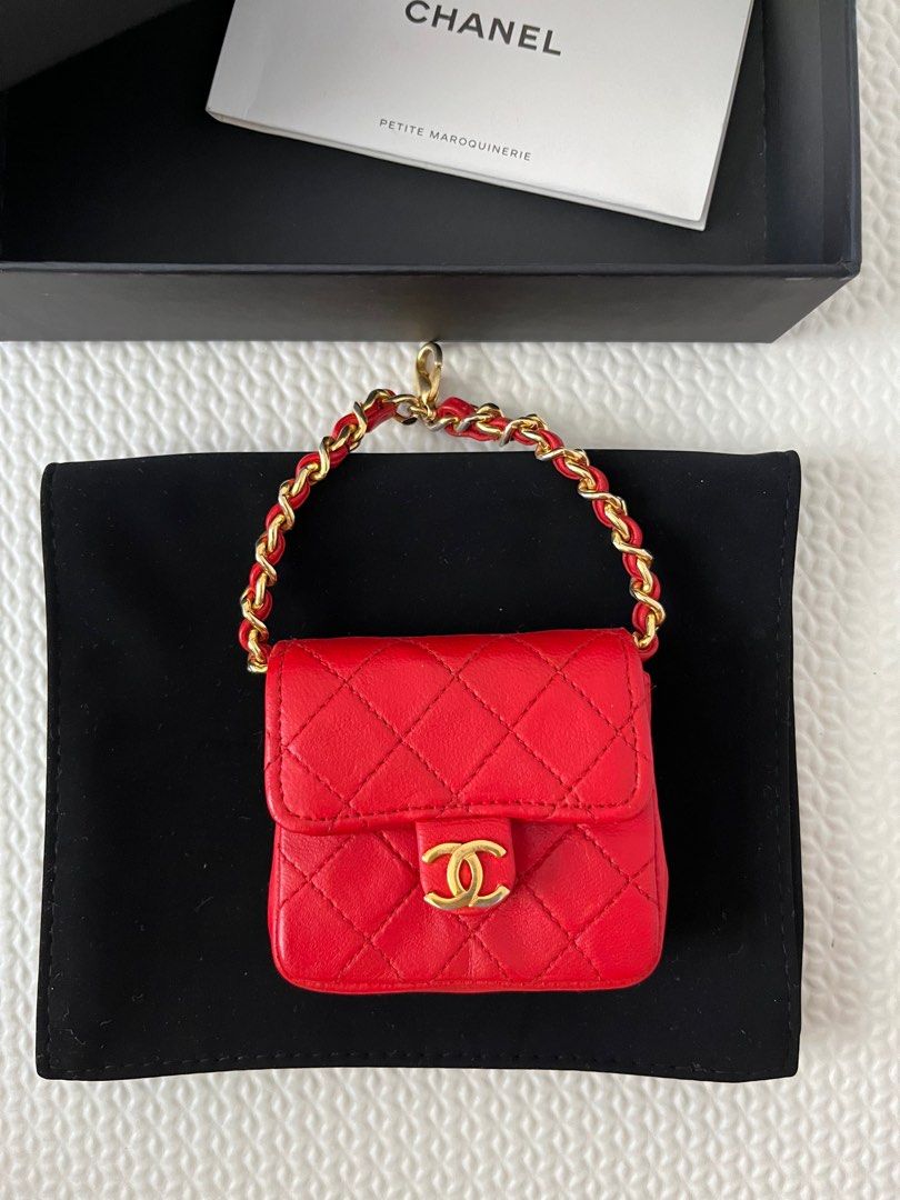 Chanel Micro Chain Bag charm (Category: Luxury Bags & Wallets) located in Bacoor. Submitted by summerbyy (Listing ID 1321356783, Image 2). Description: Original Chanel Vintage Comes with box and dustbag.