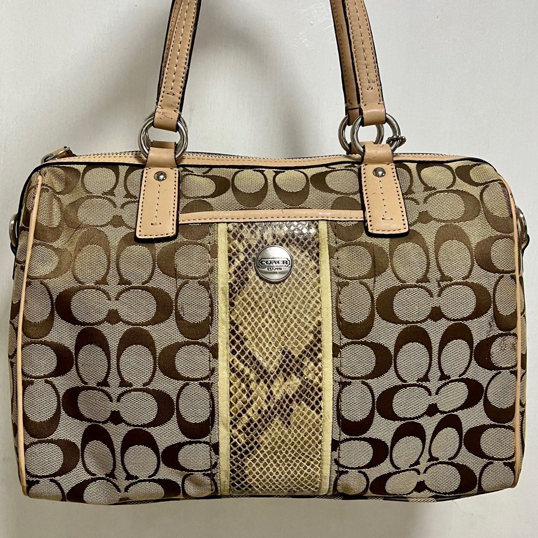 COACH Signature Python Stripe Carryall Tote Bag (Category: Luxury Bags & Wallets) located in Manila. Submitted by missletitgo (Listing ID 1321452103, Image 1). Description: .