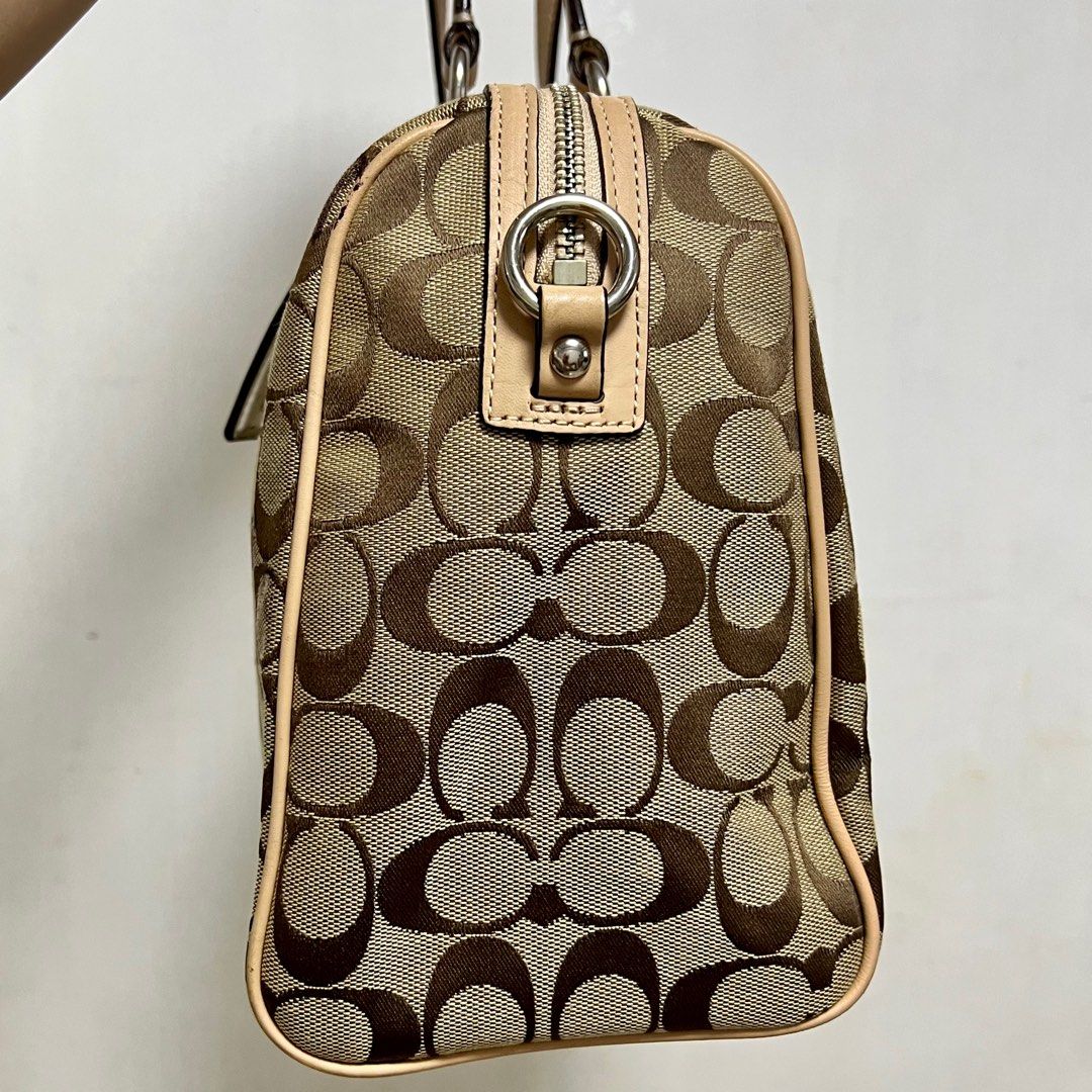 COACH Signature Python Stripe Carryall Tote Bag (Category: Luxury Bags & Wallets) located in Manila. Submitted by missletitgo (Listing ID 1321452103, Image 2). Description: .