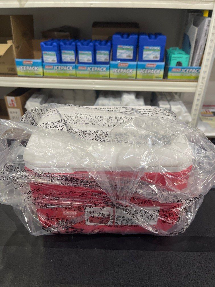 Coleman Cooler Box 9QT 4.7L Red, Sports Equipment, Hiking & Camping on