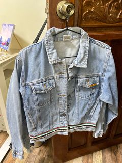 (Category: ) located in . Submitted by decluttering.army (Listing ID 1321445931, Image 1). Description: .