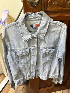(Category: ) located in . Submitted by decluttering.army (Listing ID 1321446029, Image 1). Description: .