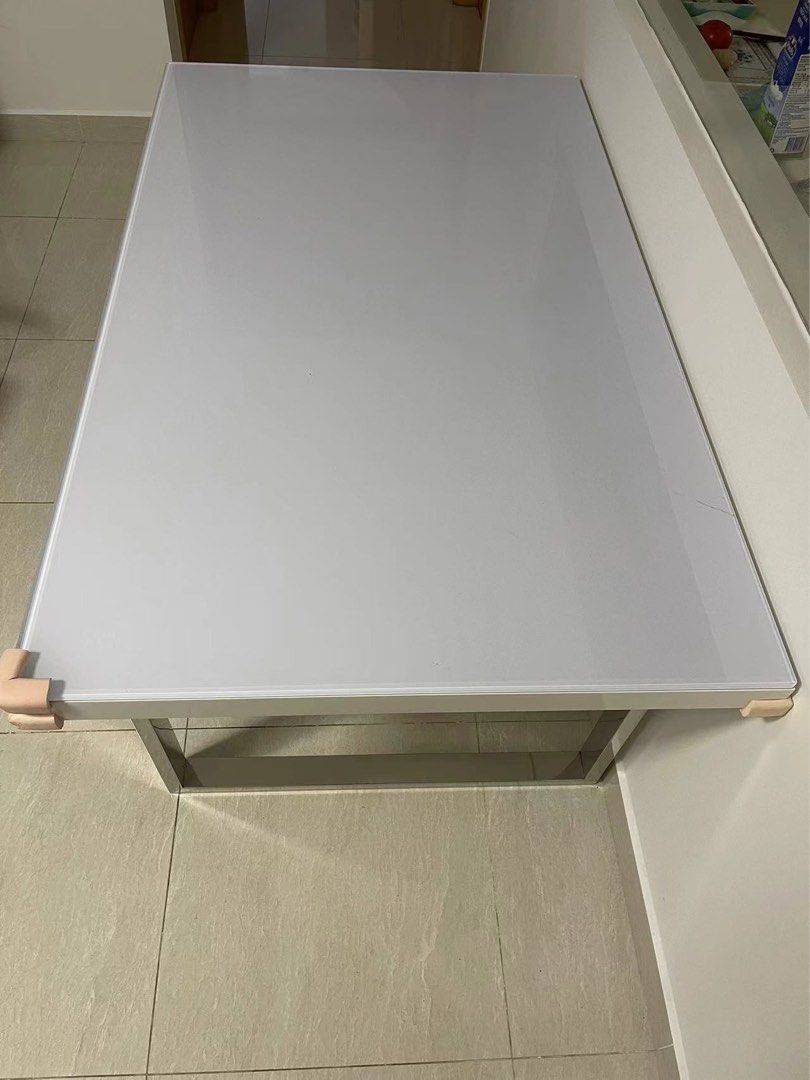 Dining Table (Category: Tables & Sets) located in Singapore. Submitted by summerbluesg (Listing ID 1321321368, Image 2). Description: .