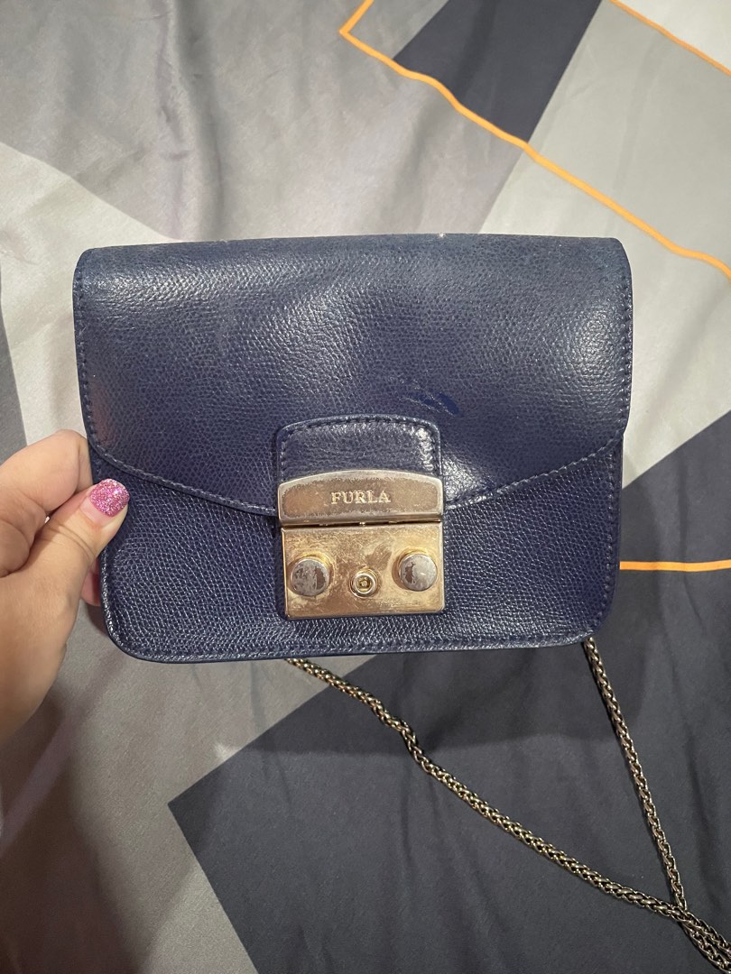 FuRLa metropolis mini navy Barang Mewah Tas Dompet di Carousell