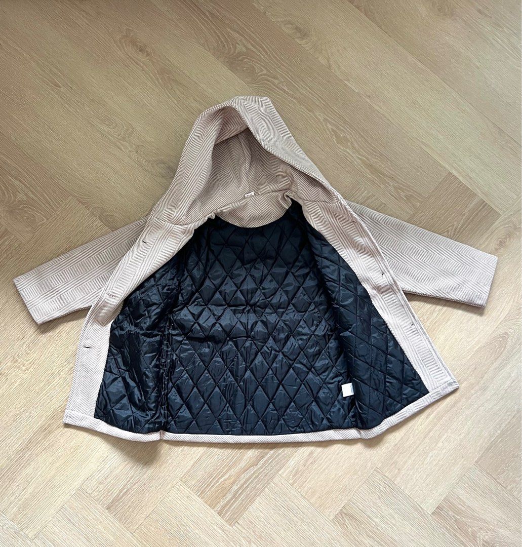 Jacket (Category: Babies & Kids Fashion) located in Singapore. Submitted by keithz (Listing ID 1321430699, Image 3). Description: Wore on boy 130cm size Used once for a trip knly.