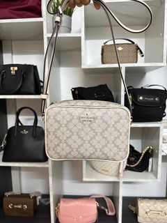(Category: ) located in . Submitted by haidyn.boutique (Listing ID 1321466940, Image 1). Description: .