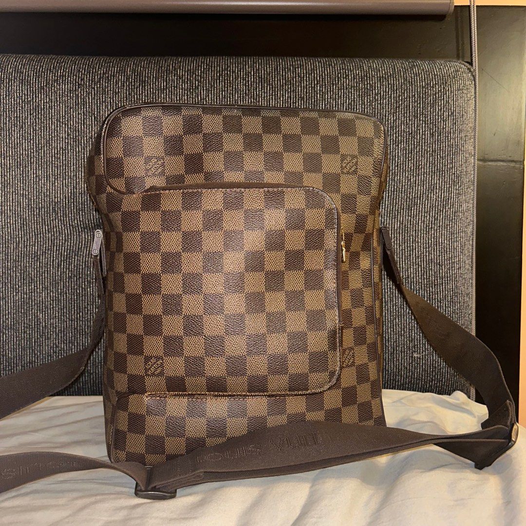 Louis Vuitton Damier Ebene Olav Messenger Bag (Category: Luxury Bags & Wallets) located in Manila. Submitted by iceonmyneck (Listing ID 1321399852, Image 1). Description: ✨authentic ✨ swipe to see flaw: - issue with zipper (can be fixed) - needs deep cleaning ✨condition: 7.5/10 ✨measurement: - 9.5” Length - 12” Height - 4” Depth ✨ 3 pockets and 1 on the inside ✨no dust bag and box ✨ rfs: not using anymore ✨pm if interested .