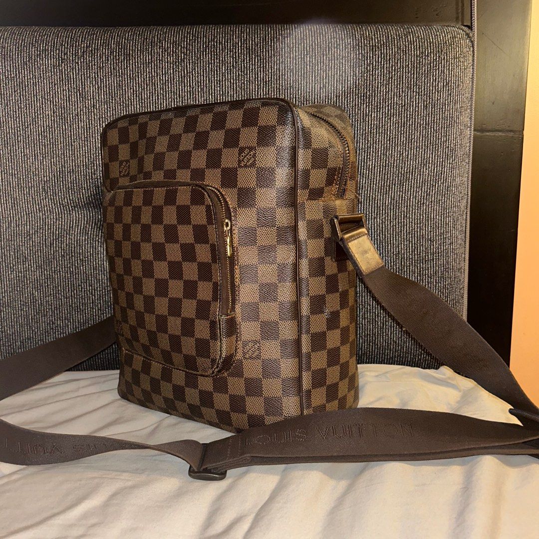 Louis Vuitton Damier Ebene Olav Messenger Bag (Category: Luxury Bags & Wallets) located in Manila. Submitted by iceonmyneck (Listing ID 1321399852, Image 3). Description: ✨authentic ✨ swipe to see flaw: - issue with zipper (can be fixed) - needs deep cleaning ✨condition: 7.5/10 ✨measurement: - 9.5” Length - 12” Height - 4” Depth ✨ 3 pockets and 1 on the inside ✨no dust bag and box ✨ rfs: not using anymore ✨pm if interested .