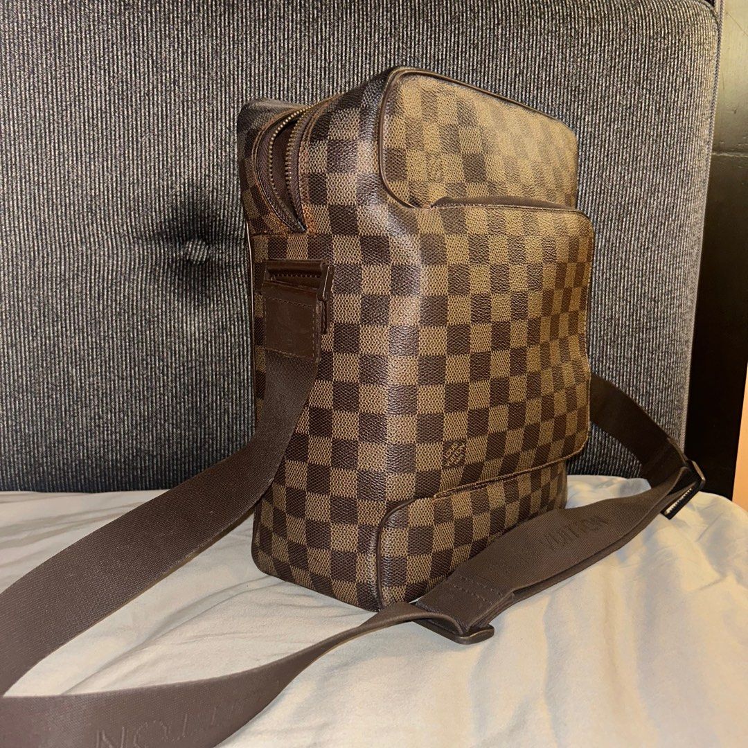 Louis Vuitton Damier Ebene Olav Messenger Bag (Category: Luxury Bags & Wallets) located in Manila. Submitted by iceonmyneck (Listing ID 1321399852, Image 2). Description: ✨authentic ✨ swipe to see flaw: - issue with zipper (can be fixed) - needs deep cleaning ✨condition: 7.5/10 ✨measurement: - 9.5” Length - 12” Height - 4” Depth ✨ 3 pockets and 1 on the inside ✨no dust bag and box ✨ rfs: not using anymore ✨pm if interested .