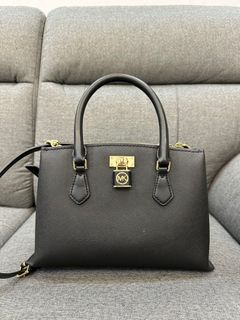 (Category: ) located in . Submitted by haidyn.boutique (Listing ID 1321465367, Image 1). Description: .