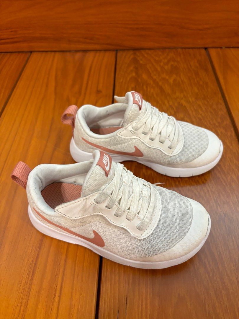 Nike tanjun orange store