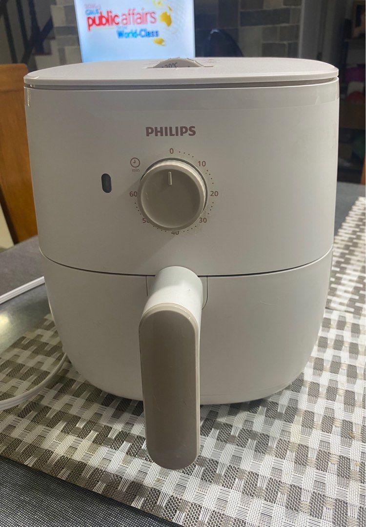 Philips Air Fryer HD900 (Category: Fryers) located in Imus. Submitted by r_mercado (Listing ID 1321433242, Image 1). Description: Philips Air Fryer HD9100 Healthy Low-Fat Multi-cooker 4.1 Liters Non-sticky Frying Basket Analog Fryer Used twice, no box.
