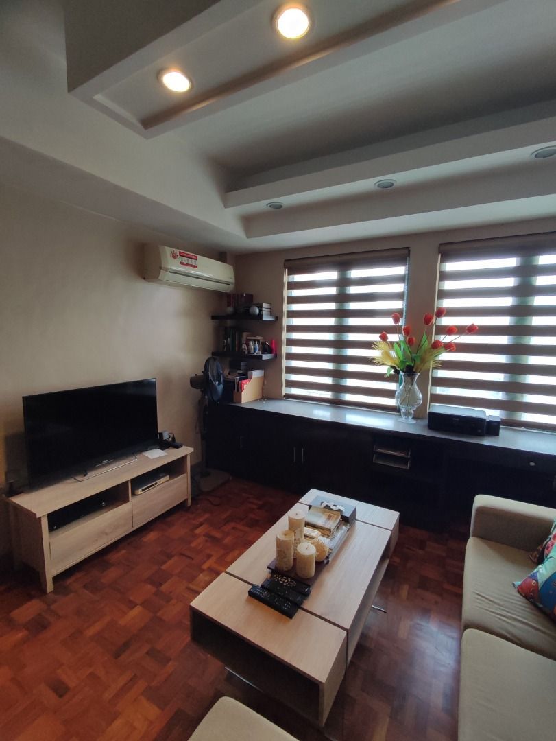 Renaissance 2000 1BR for Rent with Parking (Category: Apartments & Condos) located in Mandaluyong City. Submitted by cito.quiambao (Listing ID 1321431274, Image 2). Description: Renaissance 2000 Condo for Rent Semi-Furnished with Upgraded Interiors Meralco Avenue, Pasig. 1-Bedroom Unit size - 70.87 sq.m. Parking slot - 12.5 sq.m. Inclusions: 2 split type Aircons Built-in Electric Cooktop Range hood Closet cabinet Ideal for Investment! Unit availa