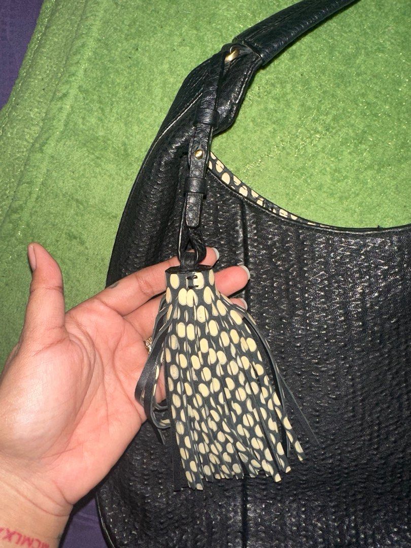 Rouge &lounge bag (Category: Luxury Bags & Wallets) located in Manila. Submitted by _outofthecloset. (Listing ID 1321433123, Image 3). Description: no issue genuine leather ykk zip 3 compartment magnetic and zipper compartmnt super nice.