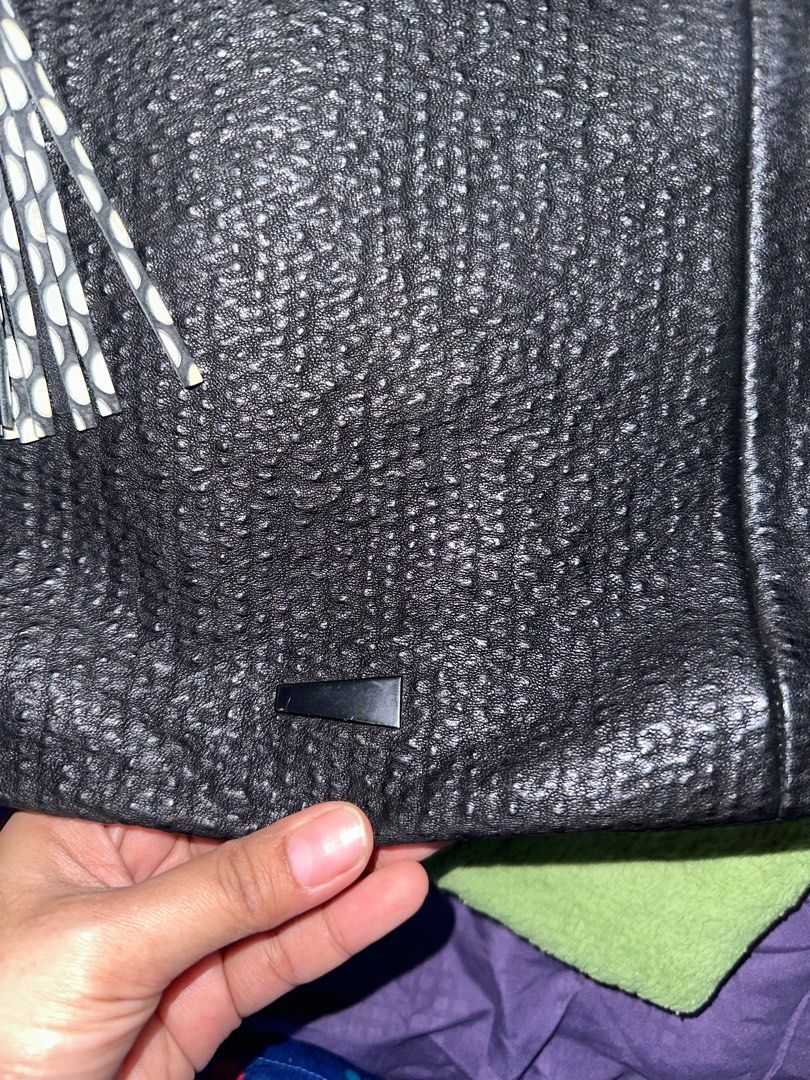 Rouge &lounge bag (Category: Luxury Bags & Wallets) located in Manila. Submitted by _outofthecloset. (Listing ID 1321433123, Image 2). Description: no issue genuine leather ykk zip 3 compartment magnetic and zipper compartmnt super nice.