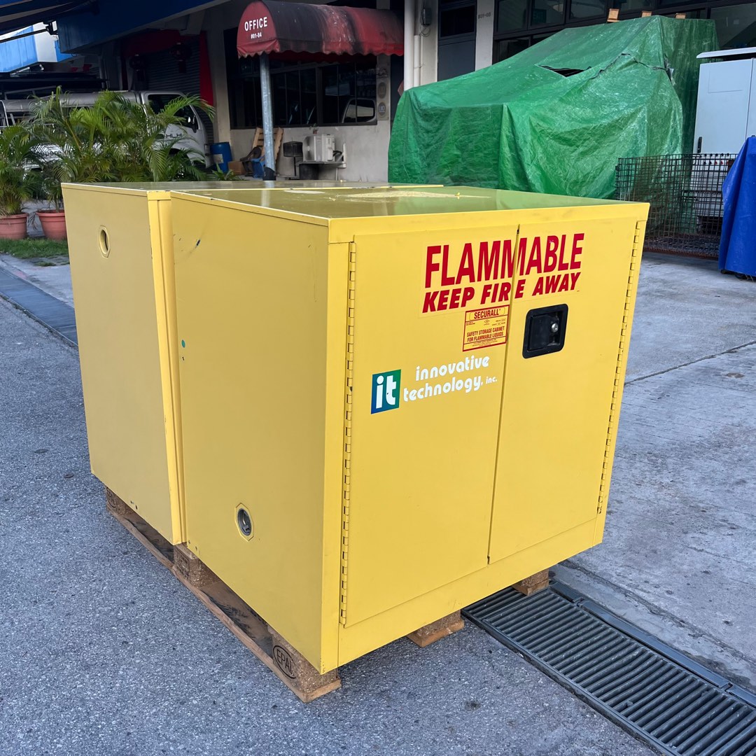 Securall A131 Flammable Safety Cabinet - 30 Gallon, Furniture & Home ...