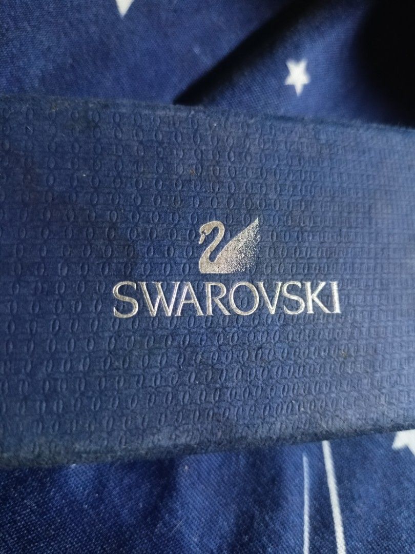 Swarovski Authentic Bracelet Container (BOX ONLY) (Category: Luxury Accessories) located in General Trias. Submitted by hanjishin (Listing ID 1321338669, Image 1). Description: Selling my Swarovski Box for ₱200 only (NO BRACELET INCLUDED, BOX ONLY !!!) mop - gcash mod - lalamove, direct j&t.