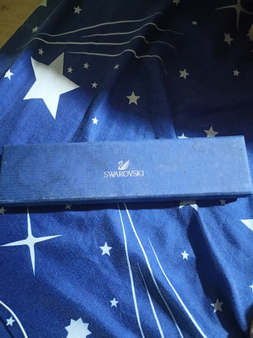 Swarovski Authentic Bracelet Container (BOX ONLY) (Category: Luxury Accessories) located in General Trias. Submitted by hanjishin (Listing ID 1321338669, Image 2). Description: Selling my Swarovski Box for ₱200 only (NO BRACELET INCLUDED, BOX ONLY !!!) mop - gcash mod - lalamove, direct j&t.