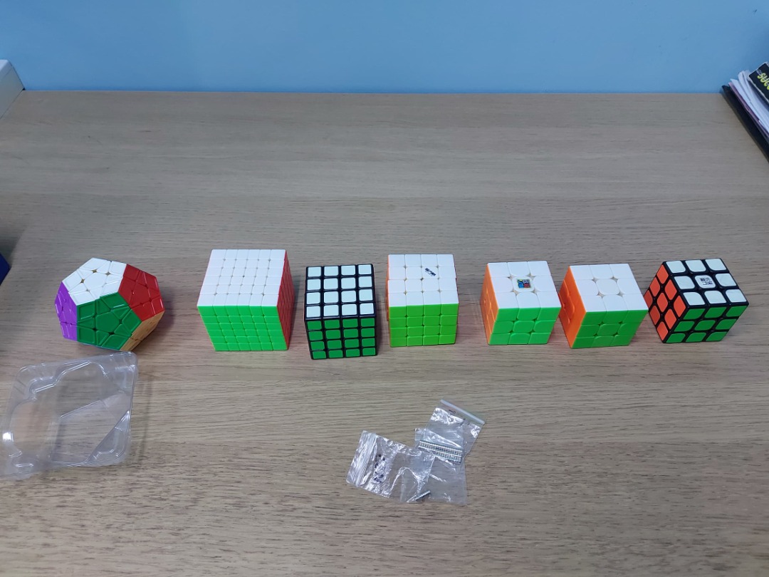 URGENT Rubik's cube bundle | speedcube | FREE 2x2 professional cube ...