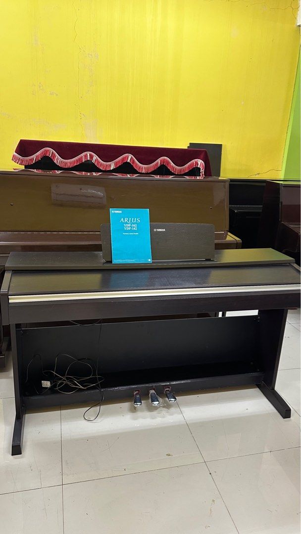YAMAHA ARIUS YDP-162 （Yamaha Arius YDP-162 Digital Piano in