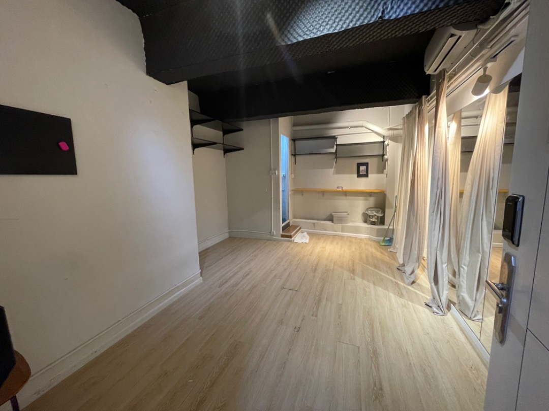 香港企業大廈 近觀塘海濱道及牛頭角站 可作工作室，舞蹈室或studio ，單位有獨立洗手間，有熱水爐及冷氣、WiFi63437846694787112