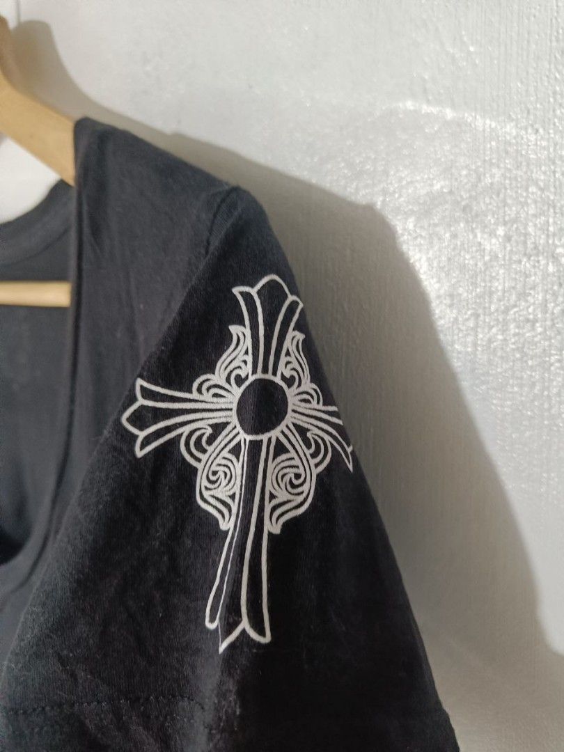 AUTHENTIC CHROME HEARTS (Category: Shirts) located in Polangui. Submitted by jamessaintlaurent (Listing ID 1321524539, Image 3). Description: NO ISSUE MEDIUM ON TAG.