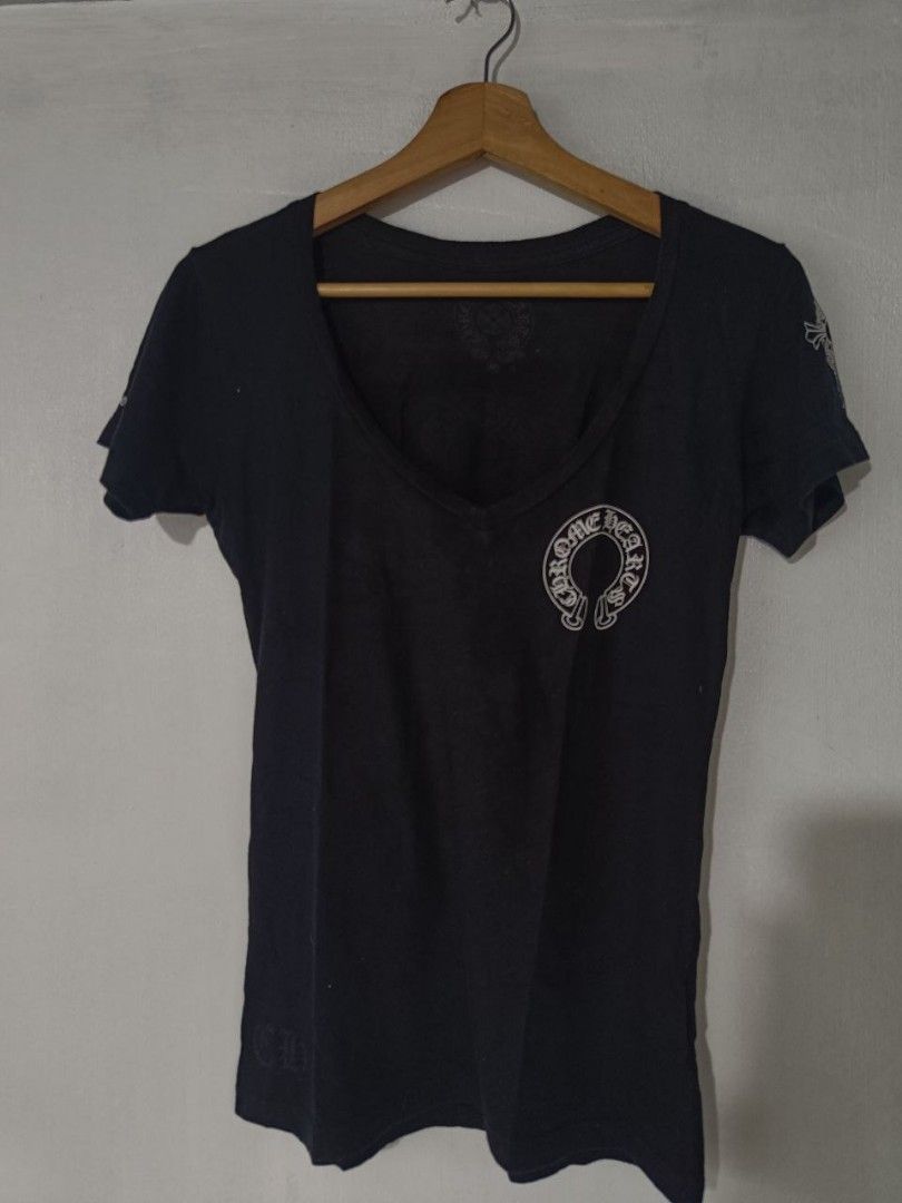 AUTHENTIC CHROME HEARTS (Category: Shirts) located in Polangui. Submitted by jamessaintlaurent (Listing ID 1321524539, Image 1). Description: NO ISSUE MEDIUM ON TAG.