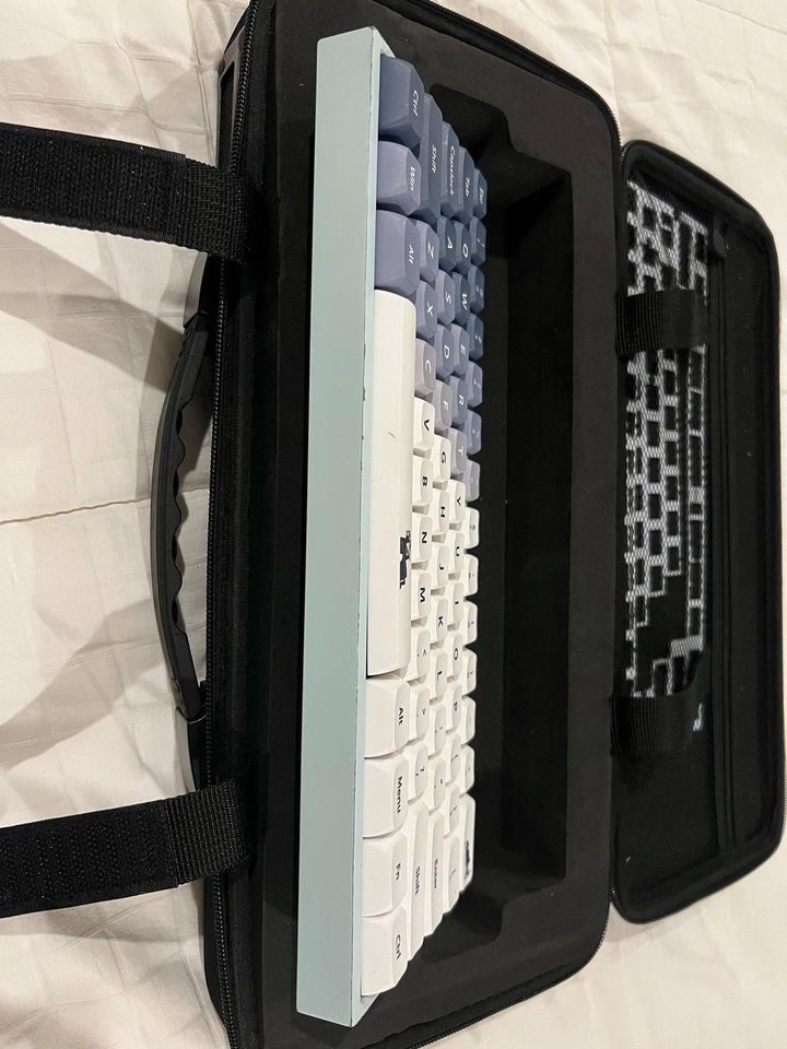 Bakeneko60 (Category: Computer Keyboard) located in Antipolo. Submitted by _anneb (Listing ID 1321519209, Image 3). Description: Holy Panda switches (lubed) PBT XDA keycaps Issue: paint damage With bag.