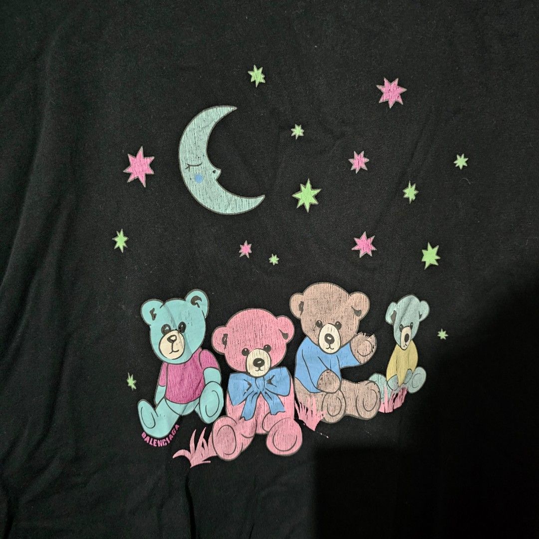 Balenciaga Love Bear (Category: Luxury Apparel) located in Kibawe. Submitted by Thrift_ni_Babac (Listing ID 1321576787, Image 3). Description: For Sale Balenciaga Oversized Love Bear Small on tag Distress Design 24Wx30L Color rate: 9.0/10 Issue: Crack Prints As seen on photos 899 plus sf only.