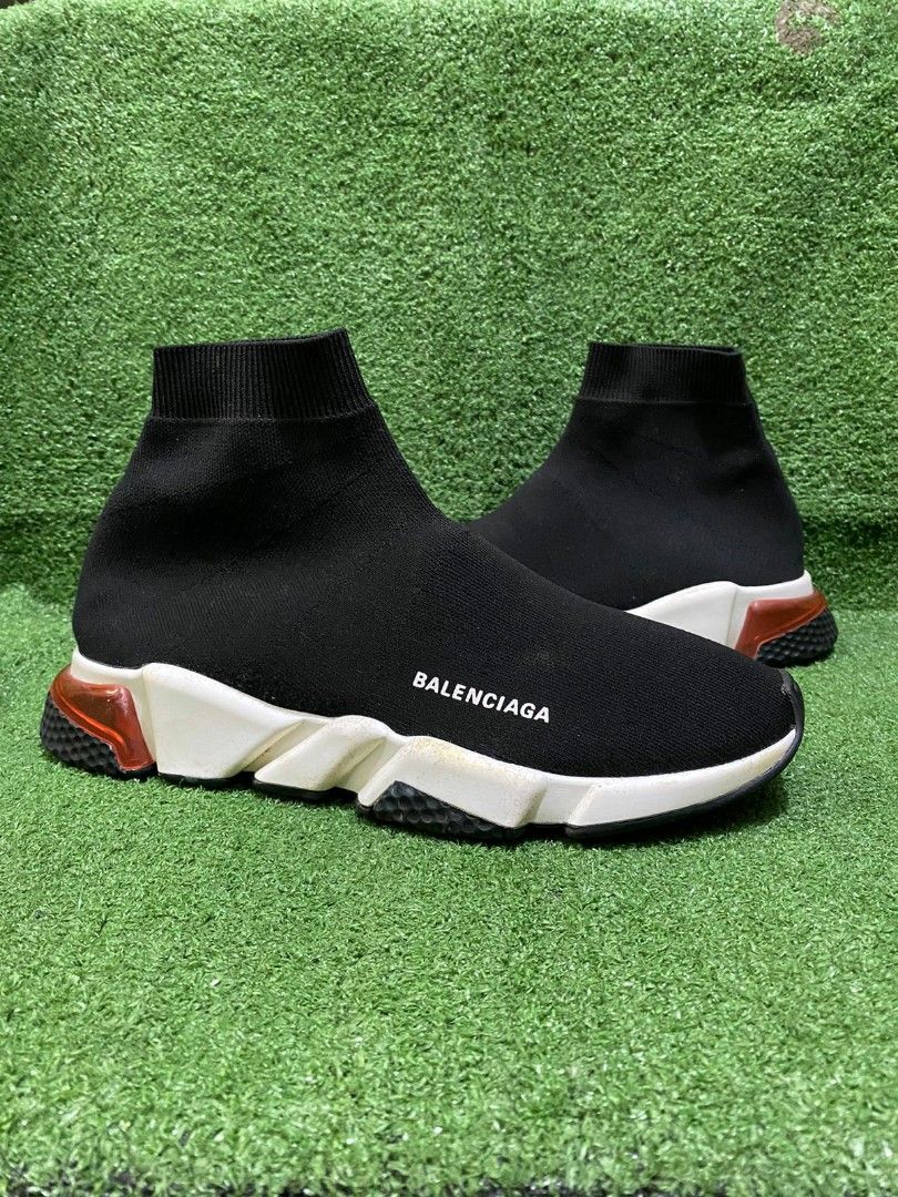 Balenciaga speed trainer size 45 Fesyen Pria Sepatu Sneakers di Carousell