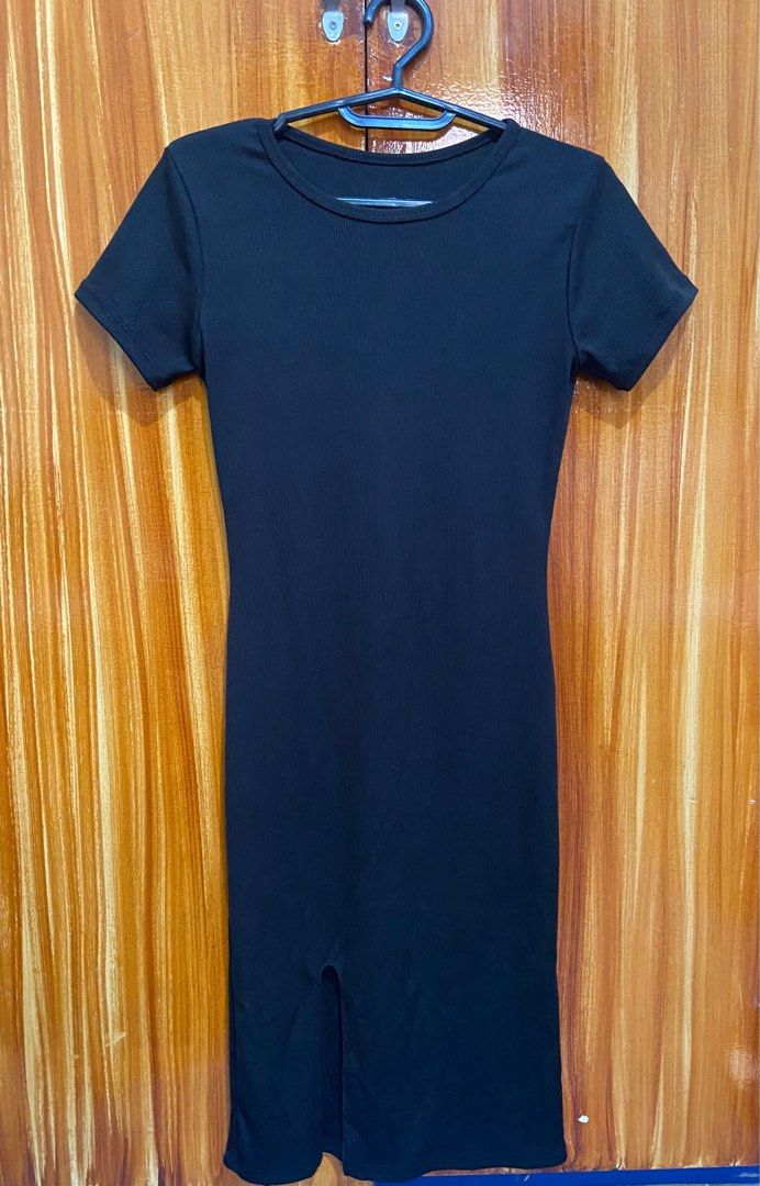 Black Fitted Dress with Slit (Category: Dresses) located in Manila. Submitted by kt___. (Listing ID 1321563888, Image 1). Description: Bought in taytay Rfs: Decluttering.