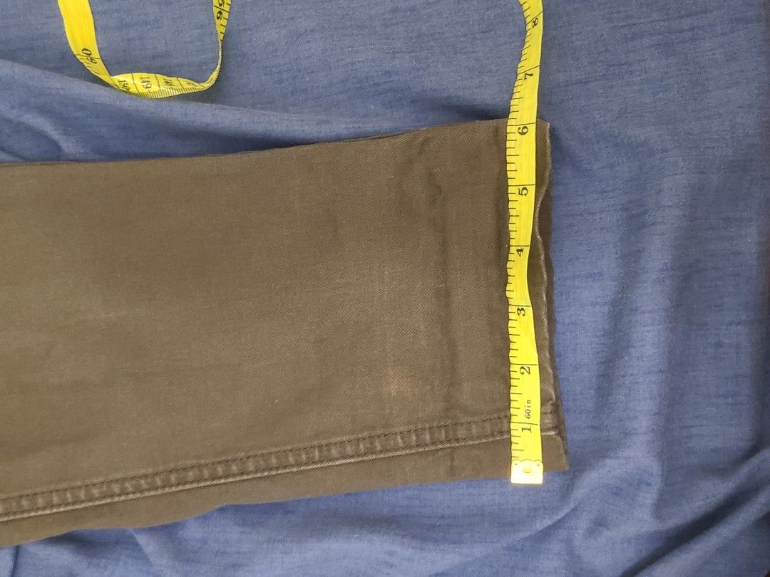 BNY Green Chino Pants For Men (Category: Chinos) located in Pasig City. Submitted by amd02 (Listing ID 1321625488, Image 2). Description: Like New Size 30 See Photos For Details.