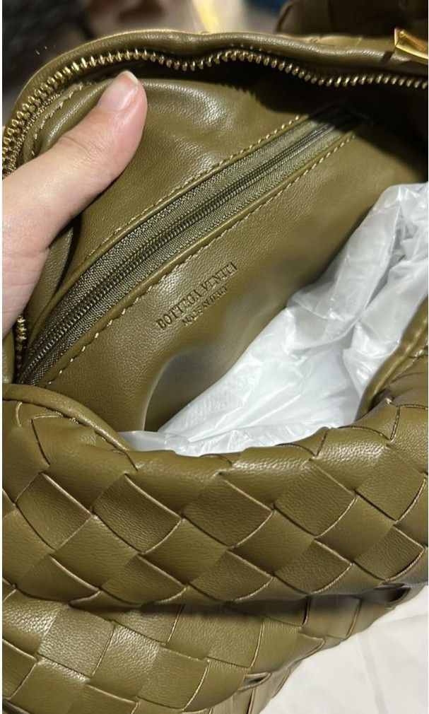 Bottega Veneta (Category: Luxury Bags & Wallets) located in Manila. Submitted by justmine1216 (Listing ID 1321577782, Image 2). Description: Botega Jodie Bag Available in Army Green and Tan Color In good condition (No flaws) Note: SF will be shouldered by the buyer.