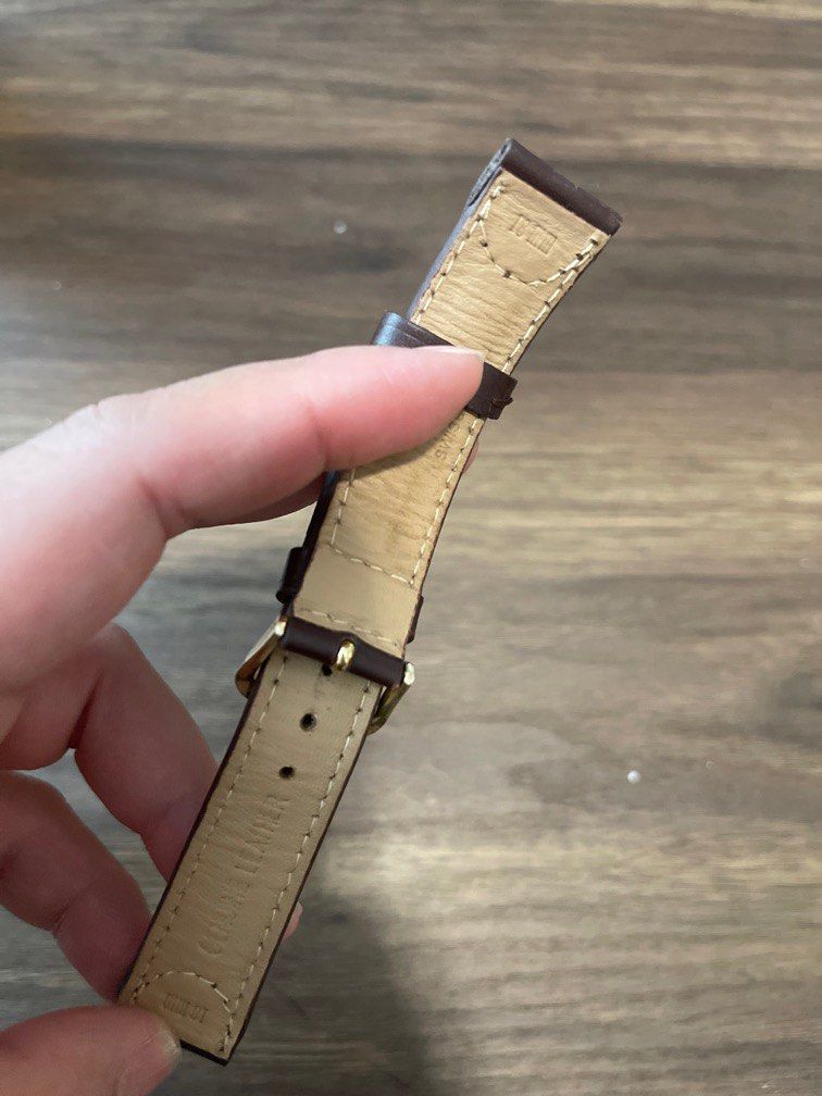Brown Leather Watch Strap (Category: Women's Watches) located in Taguig. Submitted by preloved_bycarla (Listing ID 1321513638, Image 2). Description: Has signs of use like creases on the leather but still in overall good condition. Genuine leather. Stamp says swiss army not sure if that’s the brand..