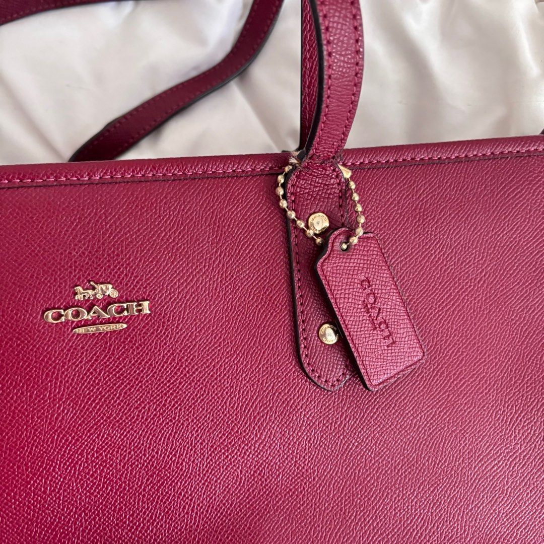 Coach Cherry Red Zip Tote Bag (Category: Luxury Bags & Wallets) located in Paranaque City. Submitted by coldbrews (Listing ID 1321494825, Image 3). Description: also bought this from carousell flaws: frayed handles as shown in listing pics rfs: don’t use this as much anymore.