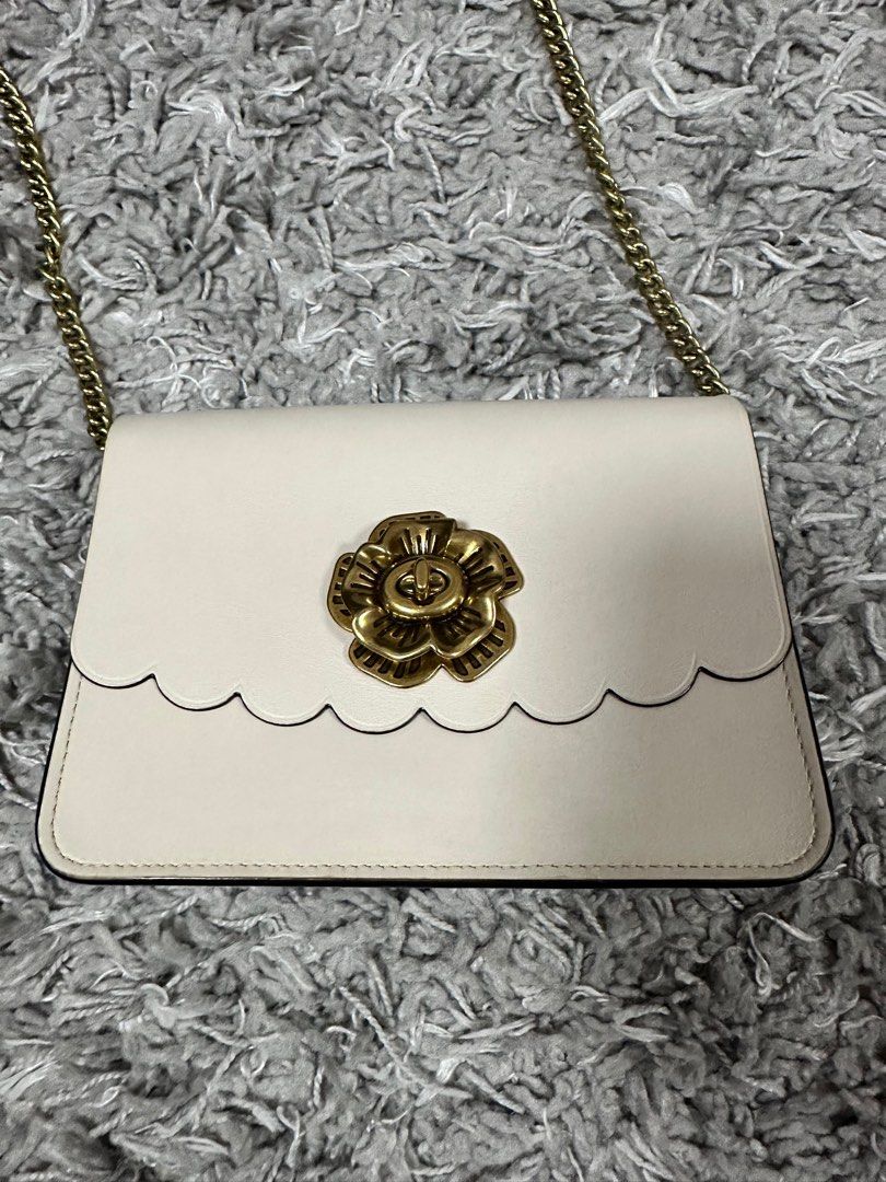 Coach bowery crossbody with tea rose turnlock discount