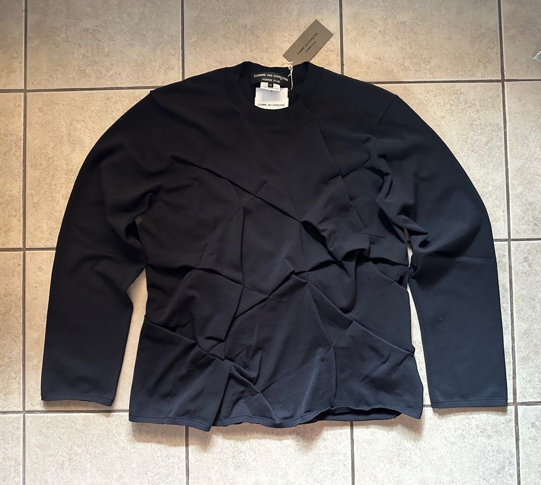 COMME DES GARCONS HOMM PLUS Pullover with Asymmetrical, Deconstructed Details (Category: Coats, Jackets and Outerwear) located in Mandaluyong City. Submitted by yohjivangarcons (Listing ID 1321492278, Image 1). Description: See photos for measurements. Google the item tag if you want to see more of the details. The lighting isn’t good when I took the photos. .