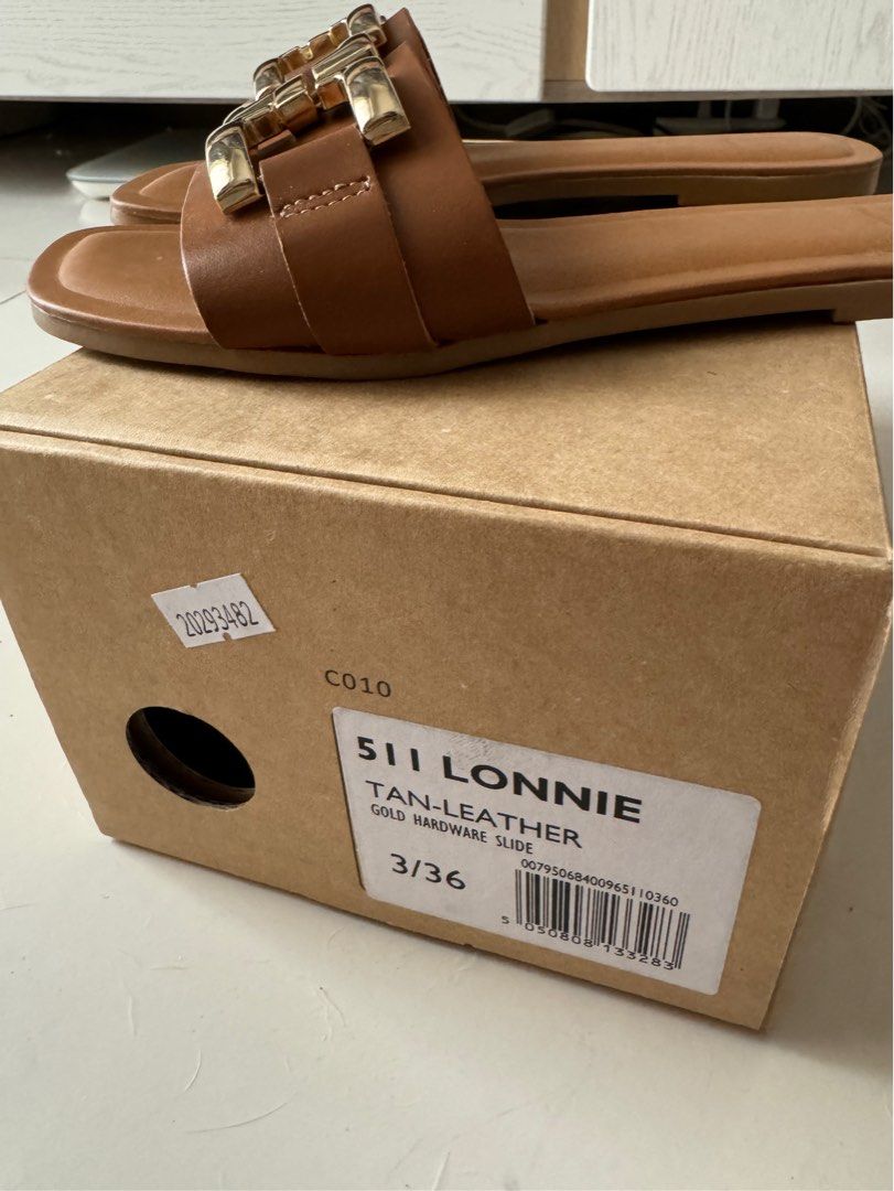 Dune (London) Lonnie Flats (Category: Flats & Sandals) located in Pasig City. Submitted by litlabels (Listing ID 1321520368, Image 2). Description: Size 36 Used 2x only RFS: do not fit me well Original price: P3,950 Selling for P2,500 negotiable .