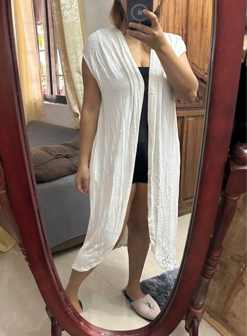 EverNew White Short Sleeve Cardigan (Category: Coats, Jackets and Outerwear) located in San Pablo. Submitted by flohro (Listing ID 1321529492, Image 2). Description: Super nice in actual No flaws.