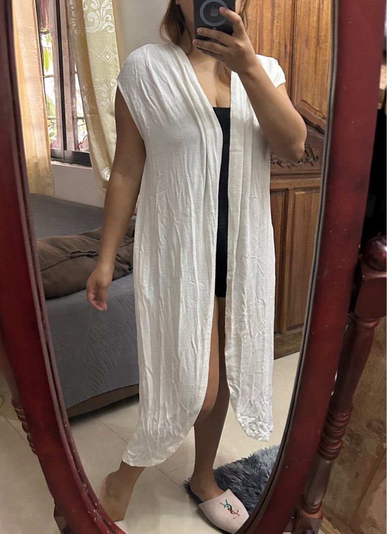 EverNew White Short Sleeve Cardigan (Category: Coats, Jackets and Outerwear) located in San Pablo. Submitted by flohro (Listing ID 1321529492, Image 3). Description: Super nice in actual No flaws.