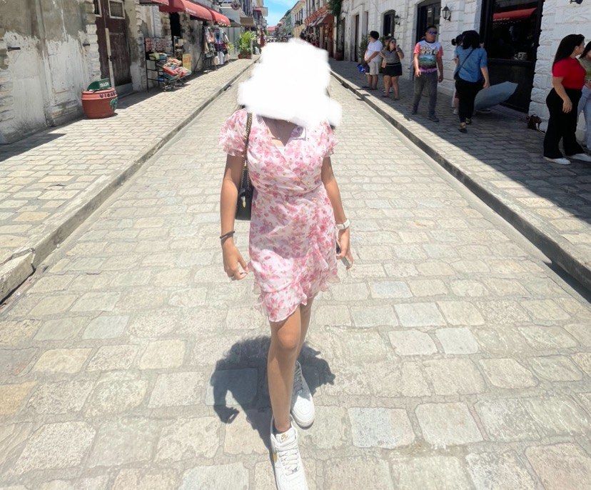 Floral Dress (fits M) (Category: Dresses) located in Lipa City. Submitted by sialers (Listing ID 1321546956, Image 2). Description: Model reference - height 5"2 - Medium frame * like new * payment via GCash * ship via J&T .