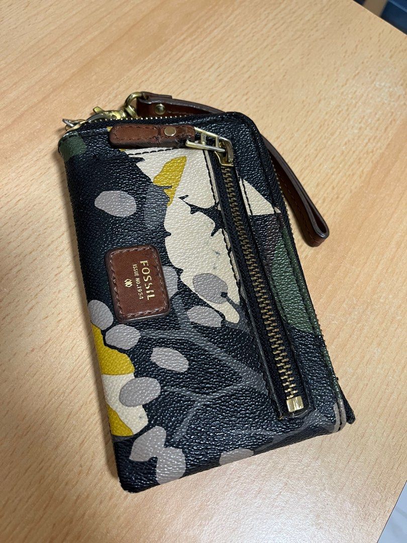 Fossil wristlet, Women's Fashion, Bags Wallets, Wallets Card