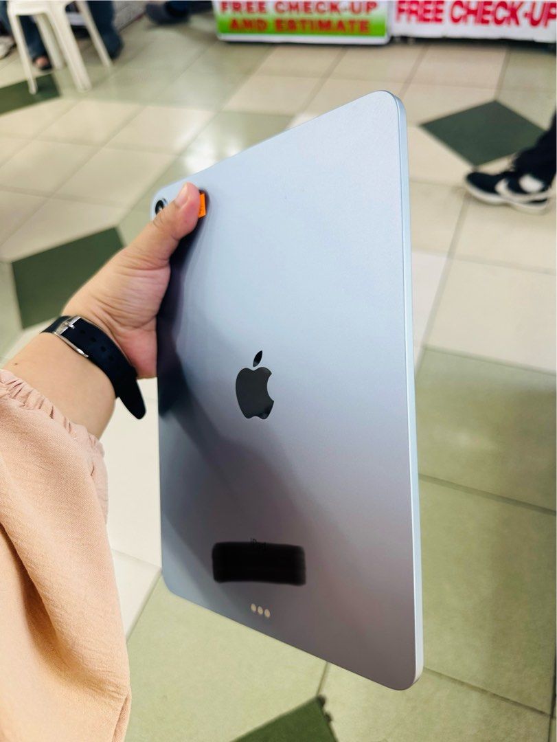Ipad Air 4 256gb Wifi No issue (Category: iPad) located in San Juan City. Submitted by javedsgadgetshop (Listing ID 1321575452, Image 2). Description: OPEN FOR INSTALLMENT VIA CREDIT CARD/GGIVES/SPAY/BILLEASE & SWAP/TRADE-IN! WE BUY AND SELL ( ANYKINDS OF UNIT BINIBILI PO NAMIN)! PTPA : Padelete po f bawal Quick Specs : Ipad Air 4 •256gb •NTC Variant •Good batt health •Wifi Only •95% Smoothness •No hidden issue | No Repaired •100% Authentic | Not