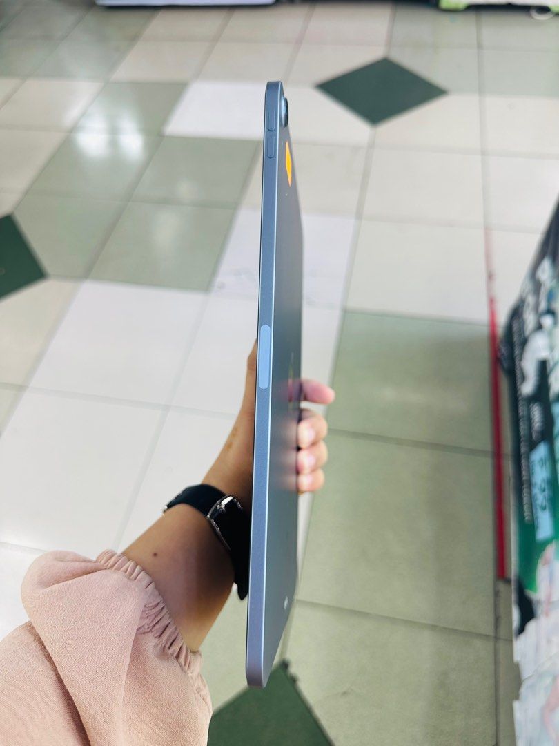 Ipad Air 4 256gb Wifi No issue (Category: iPad) located in San Juan City. Submitted by javedsgadgetshop (Listing ID 1321575452, Image 3). Description: OPEN FOR INSTALLMENT VIA CREDIT CARD/GGIVES/SPAY/BILLEASE & SWAP/TRADE-IN! WE BUY AND SELL ( ANYKINDS OF UNIT BINIBILI PO NAMIN)! PTPA : Padelete po f bawal Quick Specs : Ipad Air 4 •256gb •NTC Variant •Good batt health •Wifi Only •95% Smoothness •No hidden issue | No Repaired •100% Authentic | Not